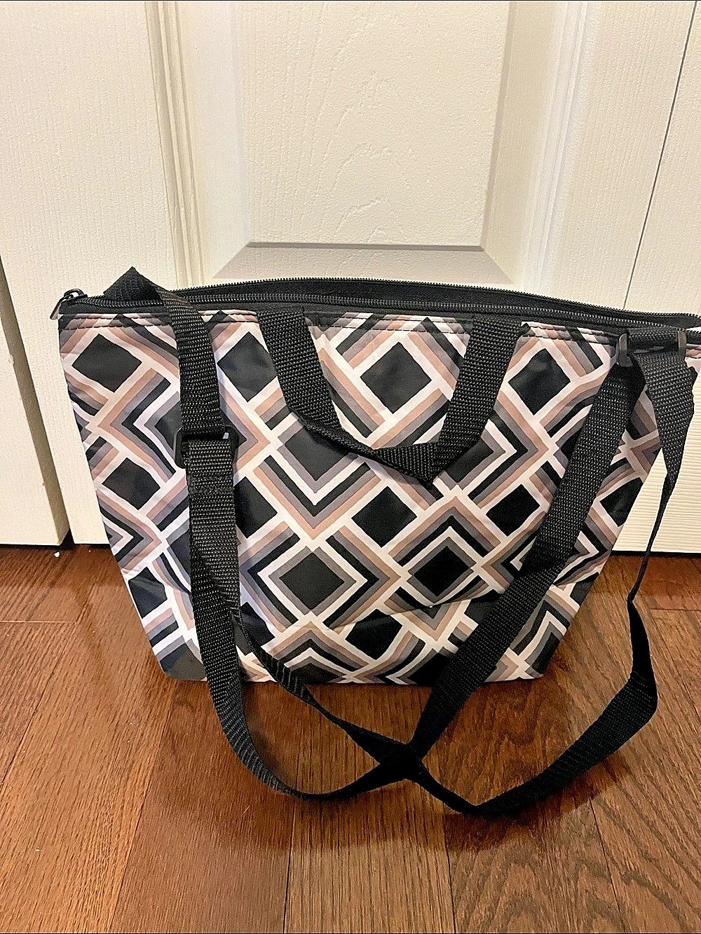 Thirty-One Gifts Geometric Insulated lunch Bag Set